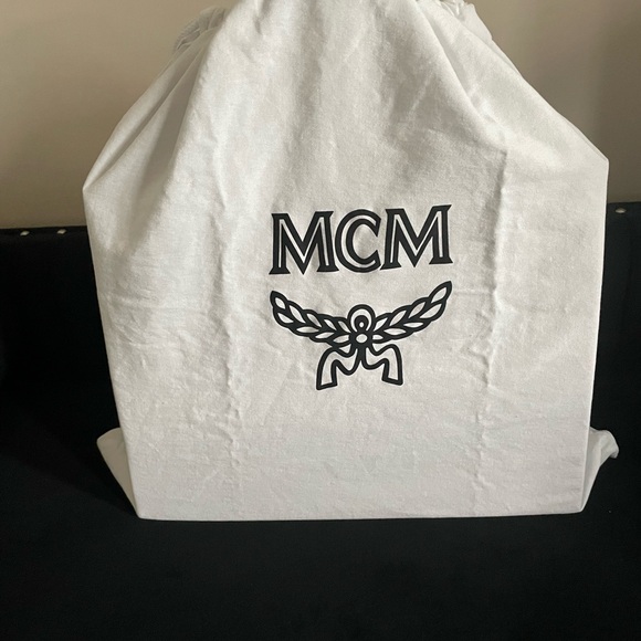 MCM Lauretos Kimmel Tote Bag - Picture 9 of 9